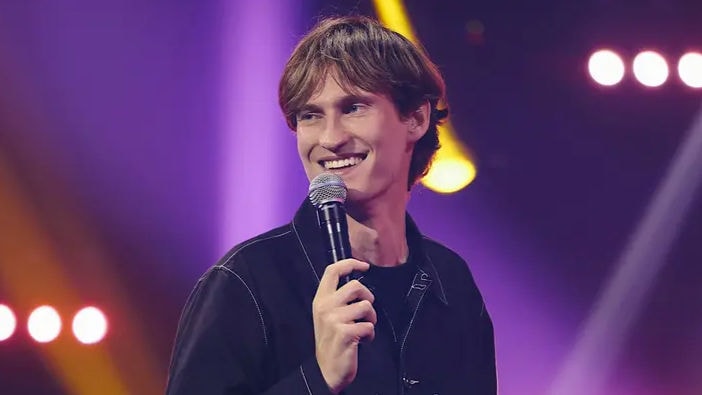 Alistair Ogden / Friday 9pm
